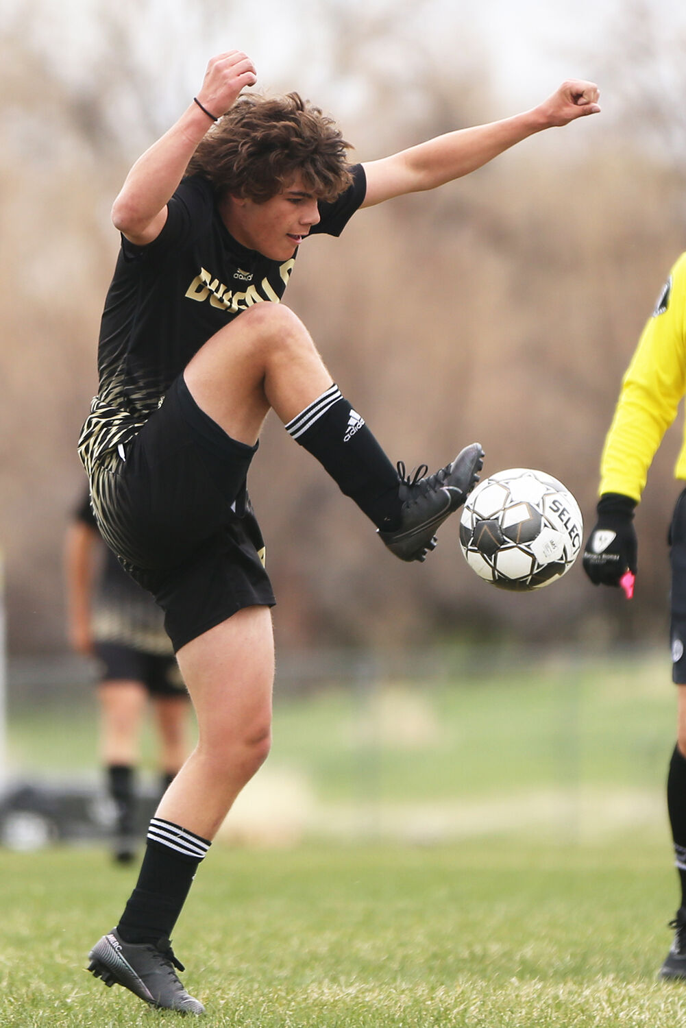 Anthony Peters traps the ball and redirects it downfield